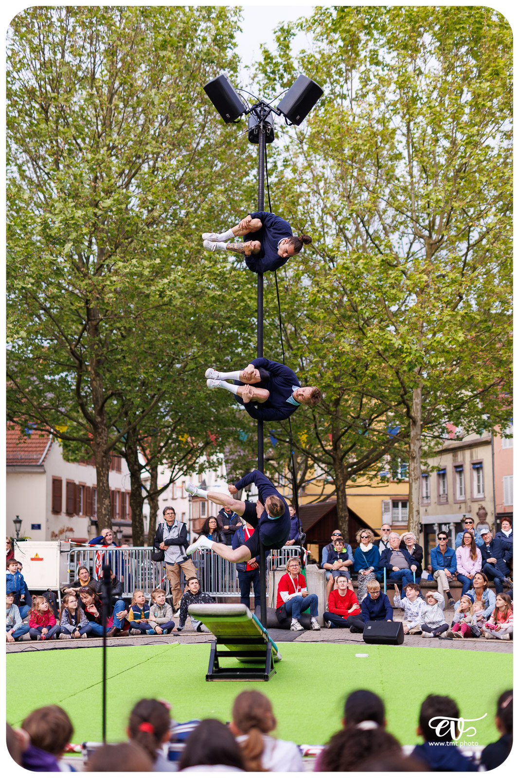 LEAGUE AND LEGEND (15FEET6)